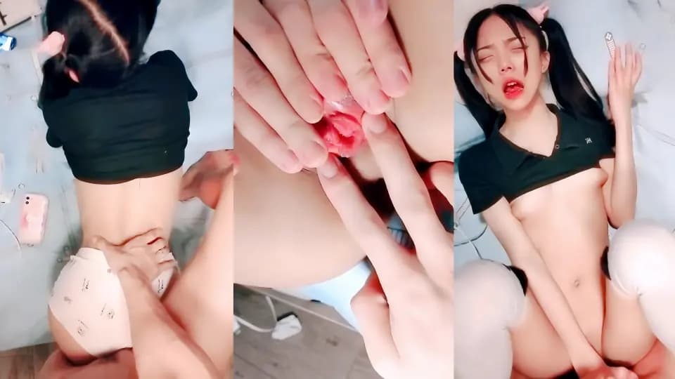 邻家有女初长成，全程露脸双马尾白丝诱惑，无毛白虎性感小嫩逼，又紧又粉让大哥一下插进去了好疼，精彩刺激